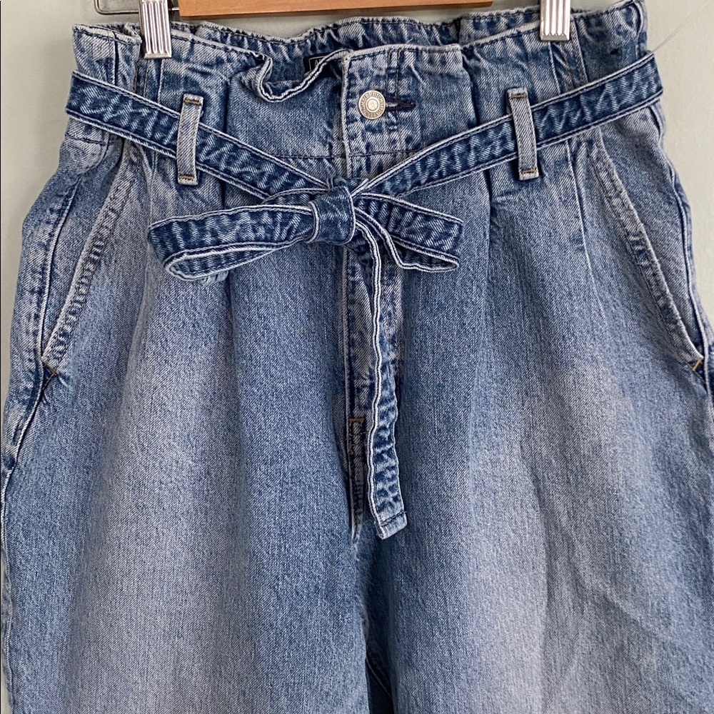 Abercrombie & Fitch Women’s Light Blue Mom Jeans with belt size 8 size 29 - Picture 2 of 7